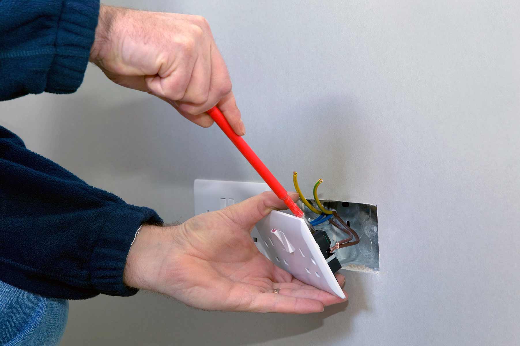 Our electricians can install plug sockets for domestic and commercial proeprties in Selby and the local area. 